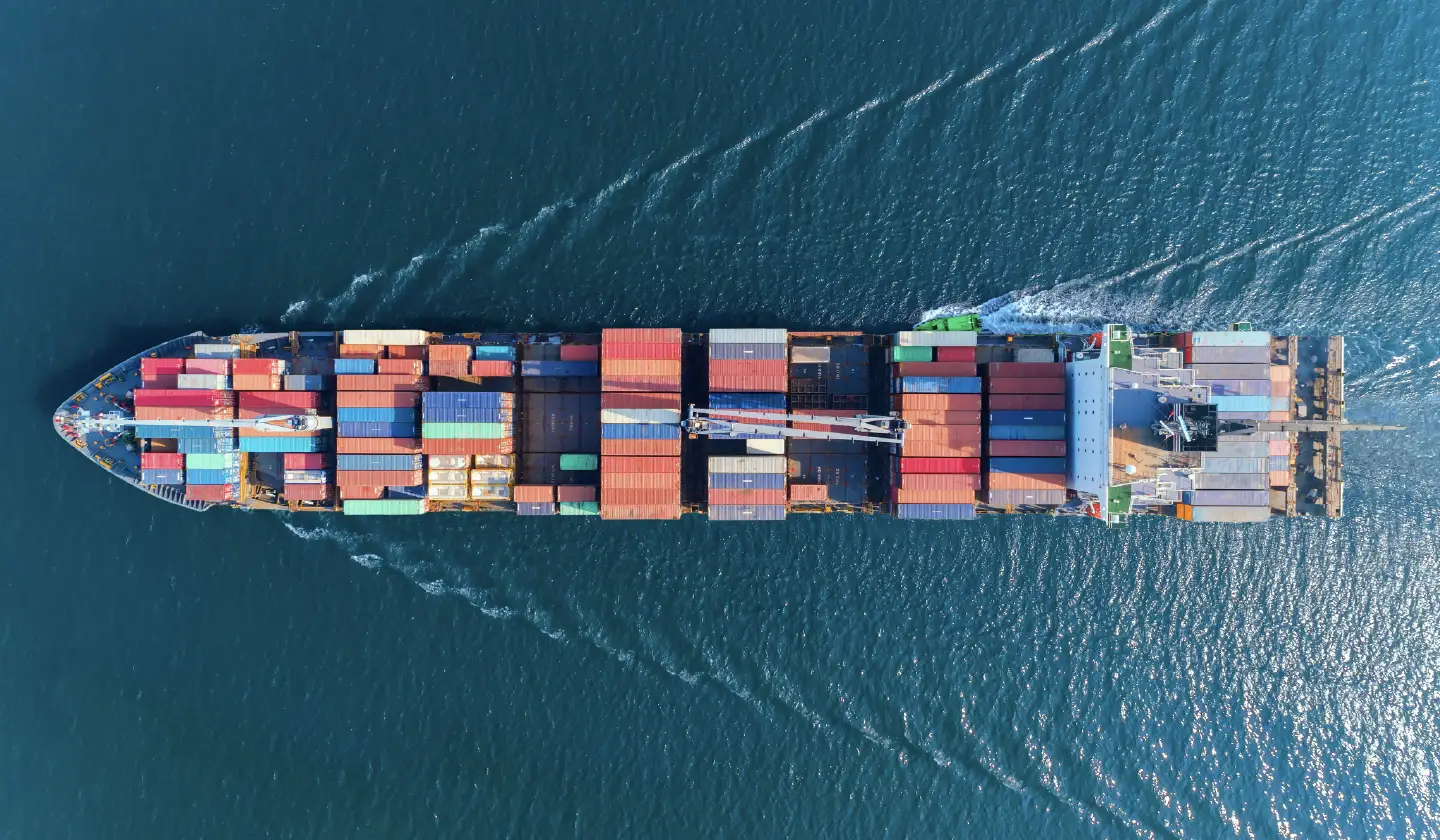 photo-supply-chain-container-ship-ocean.webp